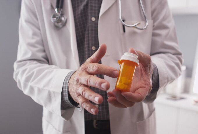 gydytojas rekomenduoja tabletes nuo prostatito